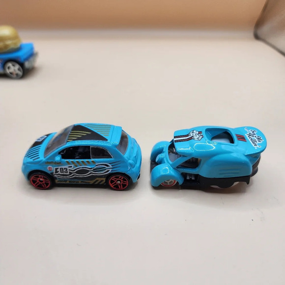 Hot Wheels Diecast Lot 2019 Road Bandit Purple Metallic Yellow - Nice - Picture 4 of 6